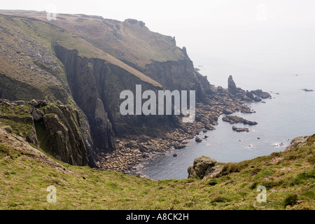 Regno Unito Lundy Island west coast Jennys Cove ago Rock e Oceano Atlantico Foto Stock