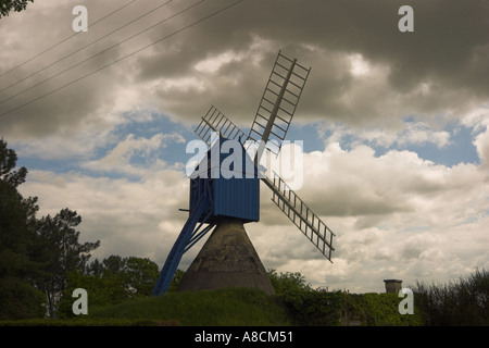 Le Moulin Bleu vicino Bourgueil sulla sponda nord del fiume Loira in Francia Foto Stock