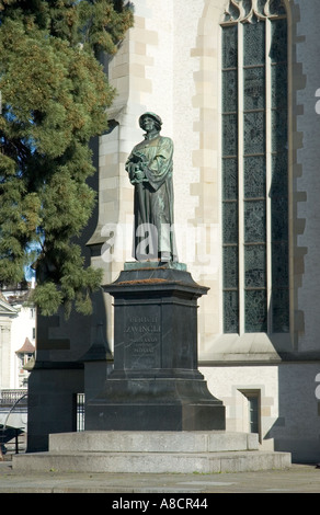 La statua di Ulrich Zwingli nella bellissima città di Zurigo in Svizzera Foto Stock