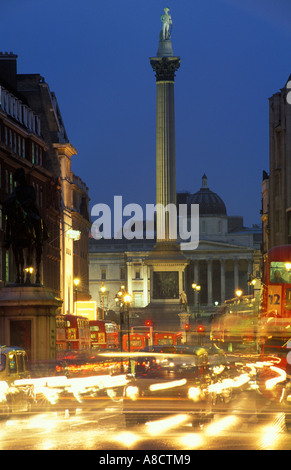 Nelsons Column Trafalgar Square Londra Inghilterra REGNO UNITO Foto Stock