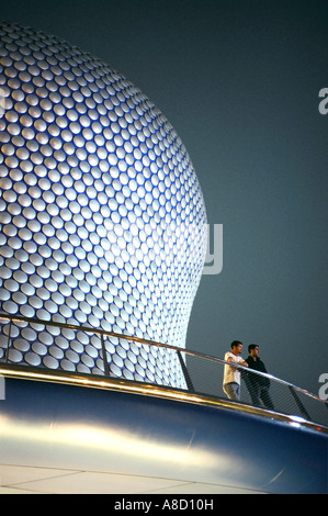 Disco di alluminio pelle di Selfridges nuovo flagship store progettato da sistemi futuri. Il Bullring Shopping Mall, Birmingham Inghilterra Foto Stock