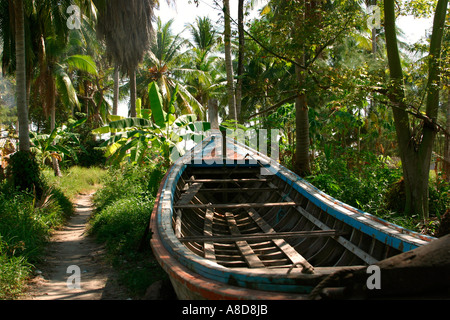 Thailandia Taratao Parco Nazionale di Ko Lipe barca in Chao Leh zingari del mare village Foto Stock