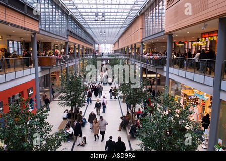 Moderno Arkaden shopping mall in Potsdamer Platz Berlino Germania Foto Stock