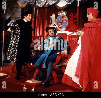 Portare su HENRY - 1971 Rank/Peter Rogers film con da l: Kenneth Williams, Sid James e Terry Scott Foto Stock