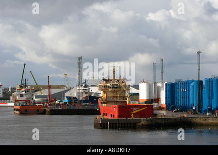 Aberdeen Harbour, navigazione, banchine e installazioni di Scottishnport nel centro della città nord-est, Aberdeenshire, Scozia regno unito Foto Stock