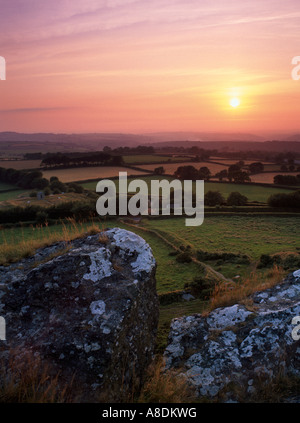 Vista da Brentor, Dartmoor, Inghilterra, al tramonto Foto Stock