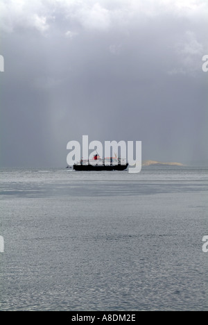 Caledonian MacBrayne delle Ebridi traghetto per trasporto auto e passeggeri rendendo traversata da Oban a Craignure Isle of Mull Ebridi Interne su Foto Stock