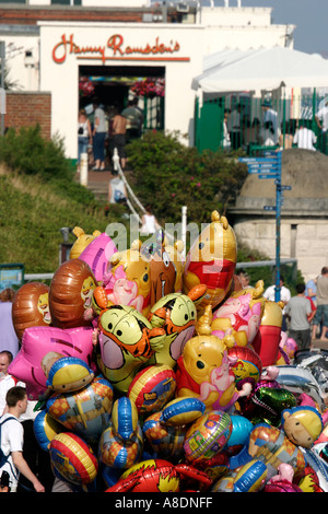 Venditore di palloncino fronte mare di Bournemouth Dorset England Regno Unito Foto Stock