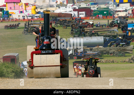 CA4775 60207 Marshall "Tutor" è stato costruito nel 1912. Questo rullo di vapore è visto alimentare la collina fino al Dorset fiera del vapore, UK. Foto Stock