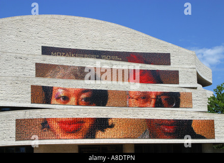 Mosaico di facce, Musee canadien des Civilisations, Hull, Quebec, Canada Foto Stock