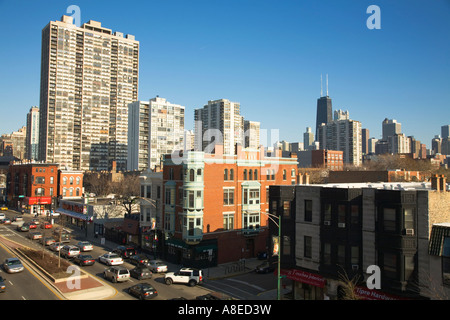CHICAGO Illinois Business e traffico lungo North Avenue nella città vecchia vista aerea Hancock Building Foto Stock
