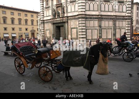 Il trasporto in Piazza di San Giovanni Firenze Toscana Italia Foto Stock