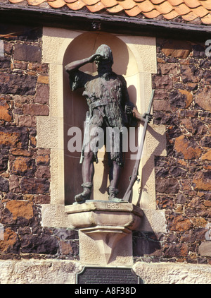 Dh Lower Largo William Fife Defoe house monumento statua Robinson Crusoe Alexander Selkirk Foto Stock