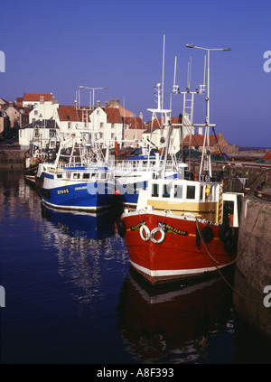 Dh Harbour PITTENWEEM FIFE barche da pesca quayside fife pesca case di villaggio pier Foto Stock