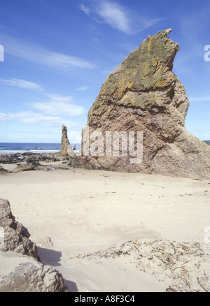 Dh Tre Re CULLEN MORAY rocce e spiaggia banffshire Scozia Foto Stock