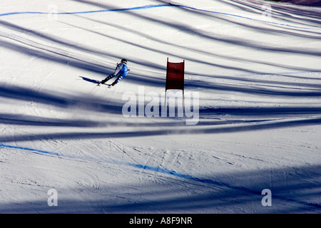 Una Coppa del Mondo di sci downhill racer su 'OK' corso in Val d'Isere nelle Alpi francesi. Foto Stock
