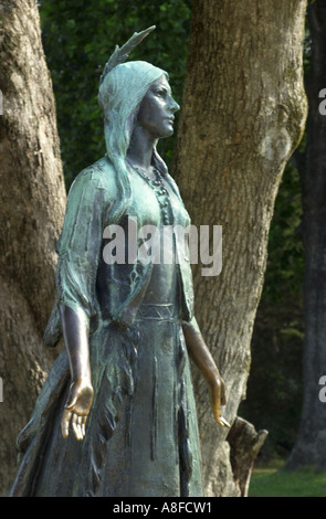 Statua di Pocahontas presso il sito originale di Jamestown di Colonial National Historical Park Virginia. Fotografia digitale Foto Stock