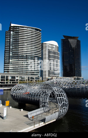 Vista della spettacolare nuovo acciaio Webb Ponte sul Fiume Yarra nel quartiere di Docklands di Melbourne Australia 2007 Foto Stock