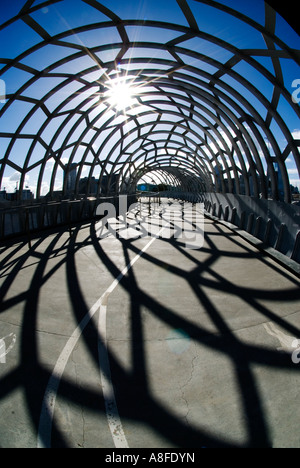 Vista del quartiere di Docklands Apartments da acciaio spettacolare ponte Webb a Melbourne in Australia Foto Stock