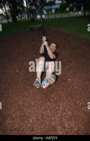 Un ragazzo adolescente su un flying fox BAPD126 Foto Stock