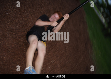 Un ragazzo adolescente su un flying fox BAPD126 Foto Stock