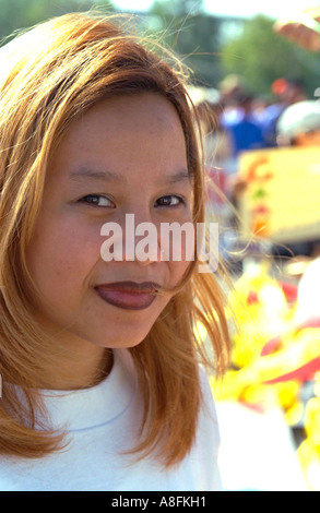 Donna attraente età 23 partecipanti al americano asiatico Festival. Isola di Harriet St Paul Minnesota USA Foto Stock