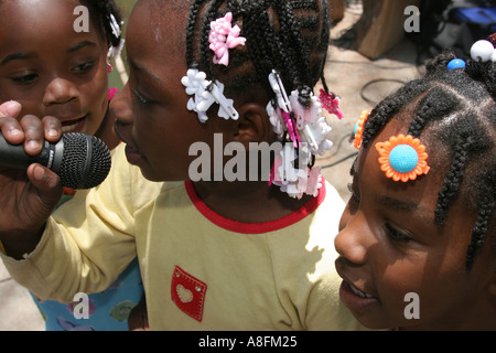 Miami Florida,Little Haiti,Earth Day Festival,festival,celebrazione,fiera,Black Blacks African Africans etnic minorità,studenti haitiani,perfor Foto Stock