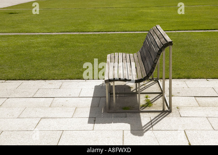 Banco di pubblico nel Parc André Citroën, Parigi Foto Stock