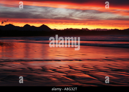 21 settembre 2006 Sunrise sulla lunga spiaggia vicino a Schooner Cove Tofino della Columbia britannica in Canada Foto Stock