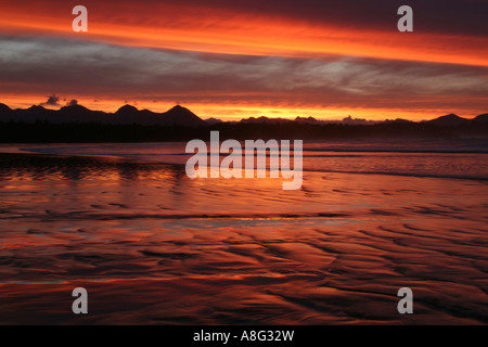 21 settembre 2006 Sunrise sulla lunga spiaggia vicino a Schooner Cove Tofino della Columbia britannica in Canada Foto Stock