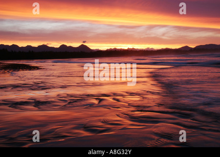 21 settembre 2006 Sunrise sulla lunga spiaggia vicino a Schooner Cove Tofino della Columbia britannica in Canada Foto Stock