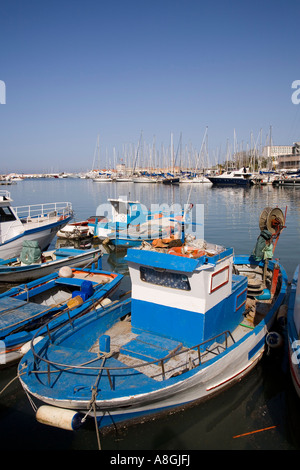 Barche da pesca ormeggiate presso il porto turistico di Cala Palermo Sicilia Italia Foto Stock