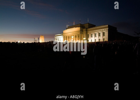 ANZAC DAY sessantottesima Alba Cerimonia Commemorativa al Auckland War Memorial Museum Foto Stock