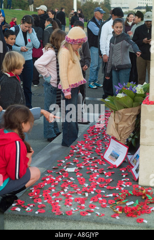 Sessantottesima Alba Cerimonia Commemorativa al Auckland War Memorial Museum Foto Stock