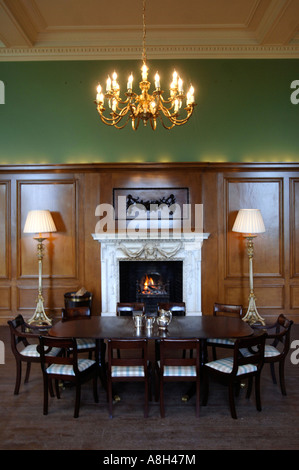 Un argento georgiano SET caffè disposto sul tavolo NELLA SALA DA PRANZO A CASA HALSWELL vicino Bridgwater SOMERSET REGNO UNITO Foto Stock