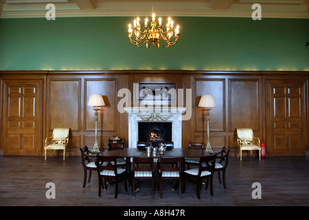 Un argento georgiano SET caffè disposto sul tavolo NELLA SALA DA PRANZO A CASA HALSWELL vicino Bridgwater SOMERSET REGNO UNITO Foto Stock