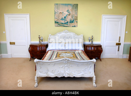 Una lussuosa camera da letto padronale con un diciannovesimo secolo SLEIGH LETTO IN CAMERA REED A HALSWELL HOUSE vicino Bridgwater SOMERSET REGNO UNITO Foto Stock