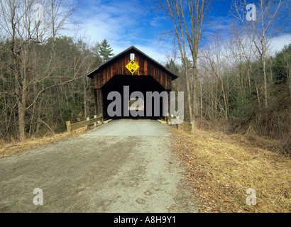 Martins mulino o Martinsville ponte coperto situato in Hartland Vermont STATI UNITI D'America Nord America US Northeast VT new England vt Foto Stock