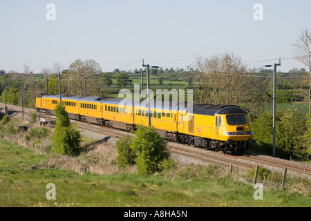 La guida della rete nuova misurazione HST treno vicino a Long Buckby Foto Stock