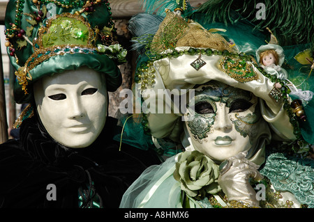 Due maschere di carnevale a Venezia, Italia Foto Stock