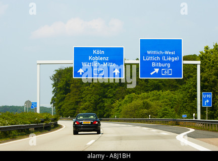 La guida su una autostrada tedesca autostrada, Germania Europa Foto Stock