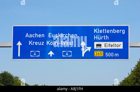 Autostrada tedesca direzione traffico segno di overhead, Germania, Europa Foto Stock