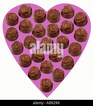 Al cioccolato a forma di cuore i fiori Foto Stock