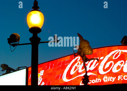 Regno Unito Inghilterra Londra Piccadilly Circus Eros crepuscolo Foto Stock
