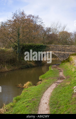 Un ponte sopra la foresta di picco Canal a Marple nei pressi di Stockport, Cheshire Foto Stock