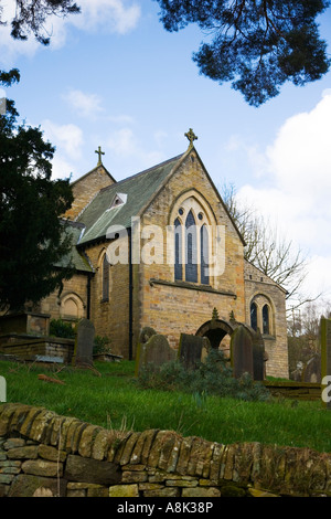 Vista di St James Chiesa a Taxal vicino Whaley Bridge nel Derbyshire Foto Stock