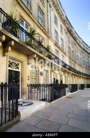 Curva di alloggiamento a schiera in stile georgiano in proprietà affluent area di Knightsbridge di Londra Foto Stock