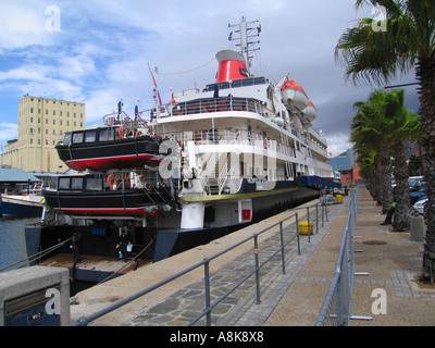 La piccola nave da crociera lo spirito delle Ebridi attraccata a V e A Waterfront Cape Town Soth Africa Foto Stock