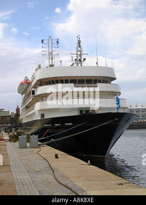 La piccola nave da crociera lo spirito delle Ebridi attraccata a V e A Waterfront Cape Town Soth Africa Foto Stock