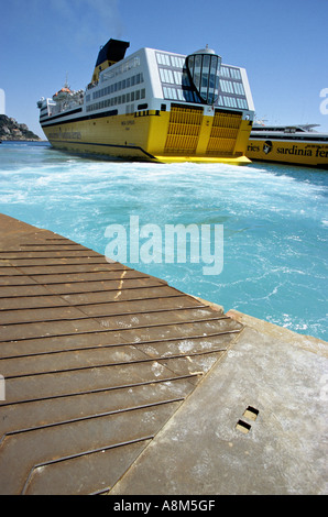 Corsica Ferries nel porto di Nizza Francia Foto Stock